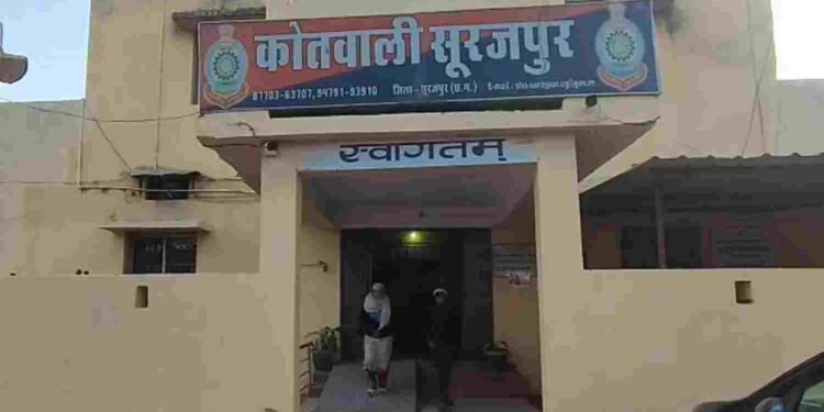 CG NEWS: माँ की डांट से आहत छात्रा ने की आत्महत्या, मोबाइल ट्रांजैक्शन बना विवाद की वजह