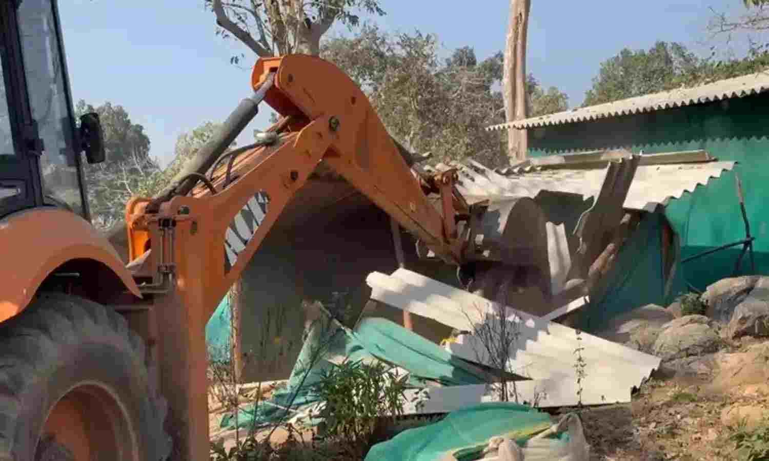 CG NEWS: अवैध अतिक्रमण पर प्रशासन सख्त, 75 मकानों पर चला बुलडोजर