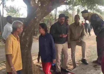 RAIPUR NEWS: नरैया तालाब के पास पेड़ पर लटका मिला युवती का शव, इलाके में फैली सनसनी