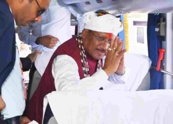 अबूझमाड़ में बदलाव की नई इबारत: बस में सवार होकर कुरूषनार पहुंचे CM साय, नक्सलियों के गढ़ में दिखी विकास की रफ़्तार