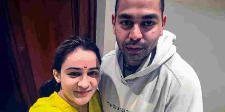 मुलायम परिवार से टूटेगा अपर्णा का रिश्ता, प्रतीक यादव देंगे तलाक