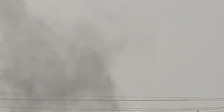 छत्तीसगढ़ में आग का तांडव: महासमुंद में गैस सिलेंडर भरी पिकअप में ब्लास्ट, देखें वीडियो