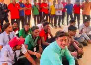 CG NEWS: पैसे दो, परीक्षा दो! सारंगढ़ के आत्मानंद स्कूल में गंभीर आरोप, NSUI ने प्रिंसिपल के खिलाफ खोला मोर्चा