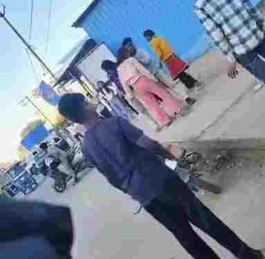 अंबिकापुर ब्रेकिंग: एक लड़के के लिए बीच सड़क पर भिड़ीं लड़कियां; जमकर चले लात-घूंसे, सोशल मीडिया पर वायरल हुआ ‘High-Voltage’ ड्रामा