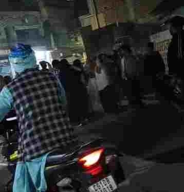 बिलासपुर: तालापारा के बजरंग चौक पर जमकर चले लात-घूंसे, बीच सड़क खूनी संघर्ष का वीडियो वायरल