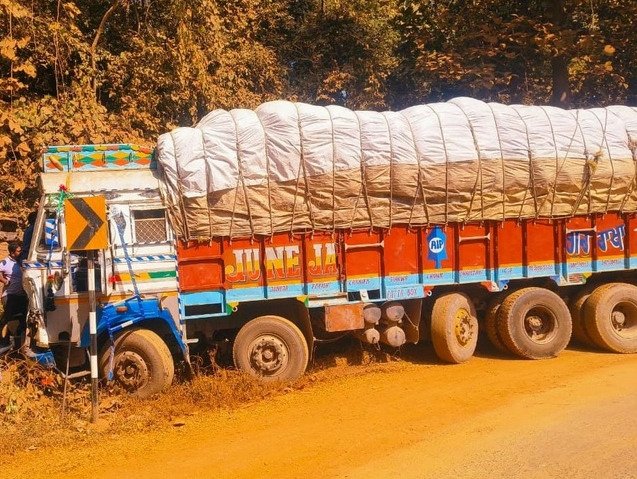 Jhiram Ghati Accident: झीरम घाट पर काल बनकर दौड़ा बेकाबू ट्रक; 3 ग्रामीणों की मौत, 4 घायल