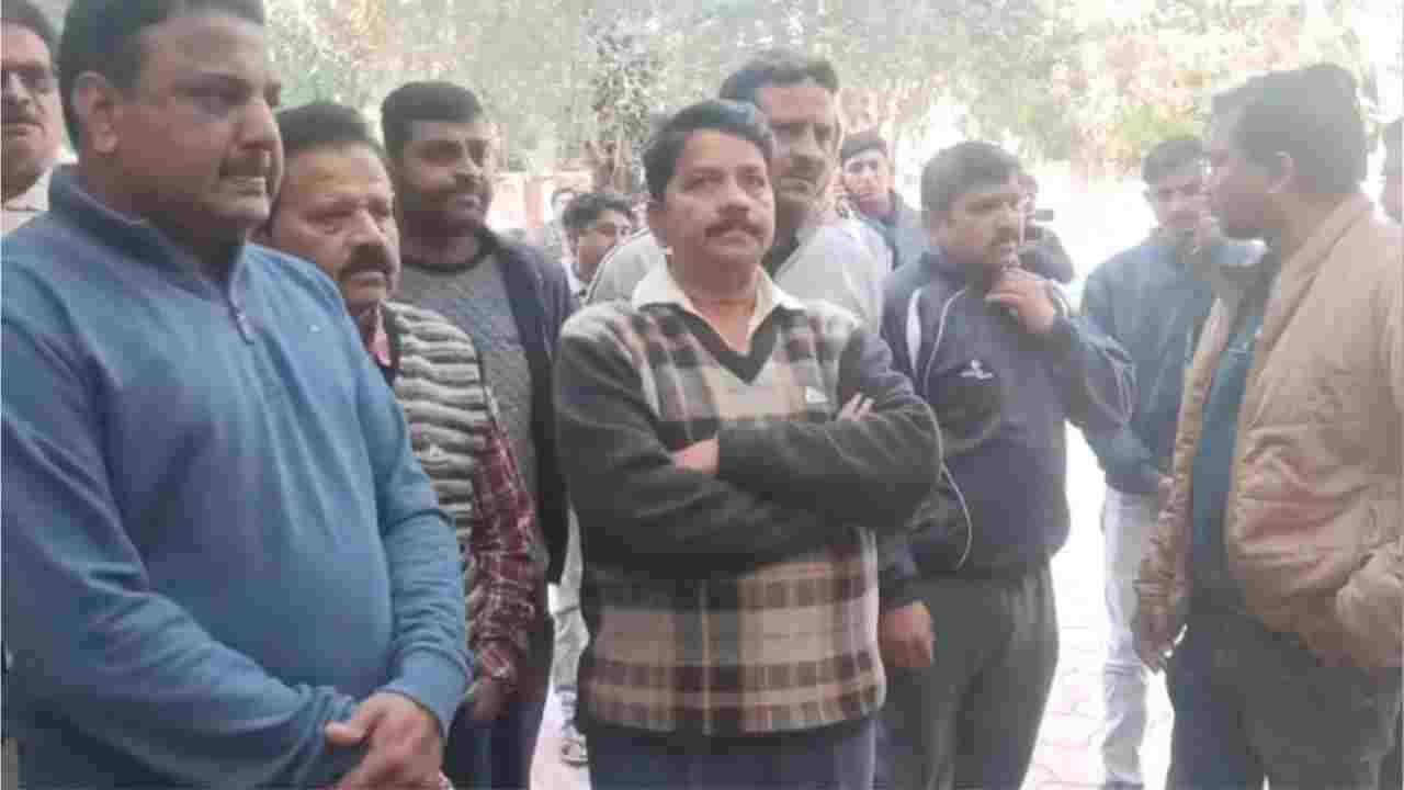 ट्रक में घुस गई कार, पूर्व गृहमंत्री की बेटी समेत 3 की मौत