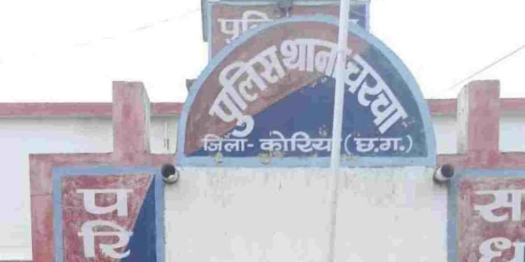 CG NEWS- 28 साल पुराना फर्जीवाड़ा: जीवित चाचा को मृत पिता दिखाकर ली अनुकंपा नियुक्ति, अब खुला मामला