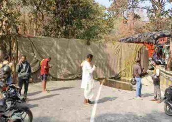 CG NEWS: चिल्फी घाट में पलटा चावल से भरा ट्रक,  एनएच 30 पर दोनों ओर लगा जाम