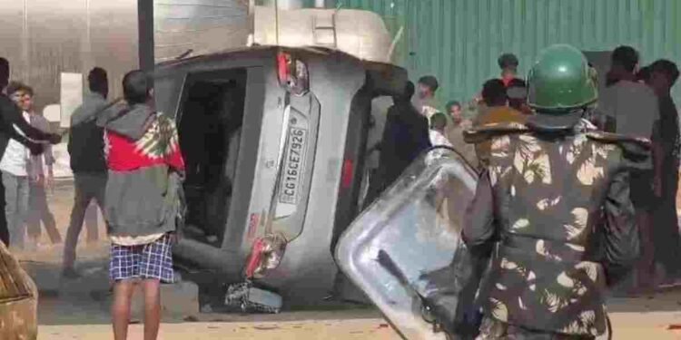 कोंडागांव के कोकोड़ी में मक्का प्लांट के खिलाफ उग्र प्रदर्शन, जमकर तोड़फोड़, 12 घंटे से धरने पर ग्रामीण