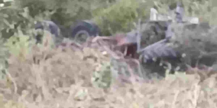 CG NEWS: 60 फीट गहरी खाई में गिरा ओवरलोड ट्रैक्टर, चालक की मौत; चार नाबालिग घायल