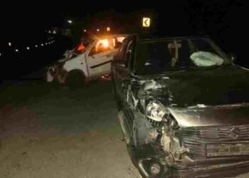 CG NEWS- ट्रेलर से टकराई कार, ओवरटेक के चक्कर में 2 की मौत, 5 घायल