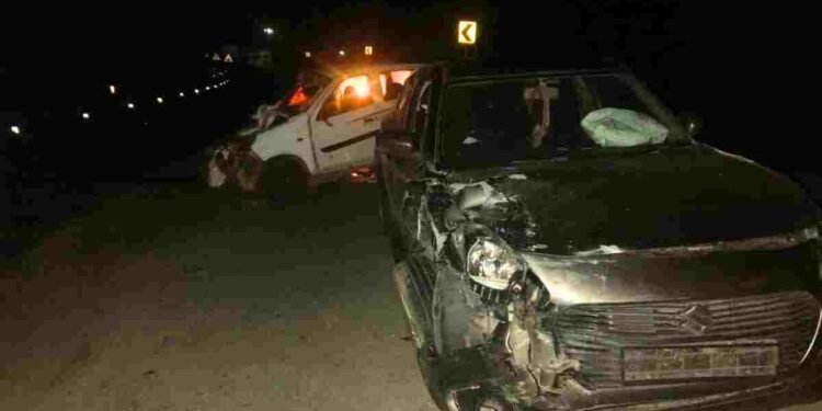 CG NEWS- ट्रेलर से टकराई कार, ओवरटेक के चक्कर में 2 की मौत, 5 घायल