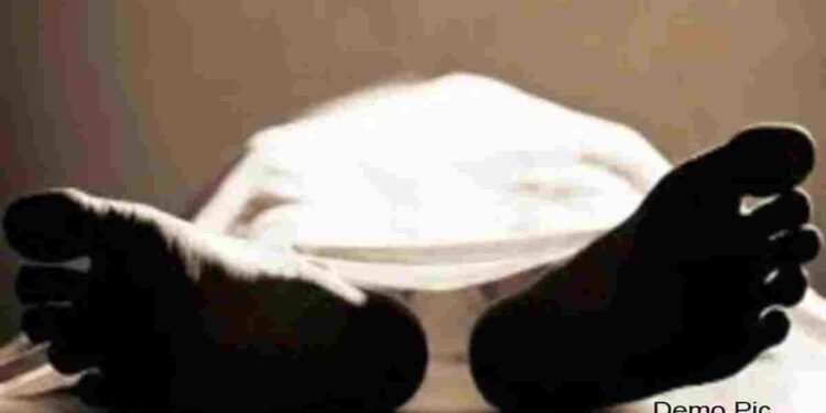 CG NEWS- इंदिरा स्टेडियम के पास कार में मिला CGMSC के SDO का शव