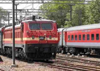 रेल यात्रियों को बड़ा झटका: अप्रैल में दुर्ग-रायपुर से गुजरने वाली 10 से ज्यादा एक्सप्रेस ट्रेनें रद्द, देखें पूरी लिस्ट
