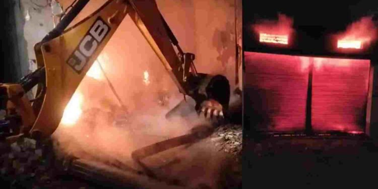 CG NEWS: कपड़ा दुकान में लगी में भीषण आग, लाखों का माल जलकर राख