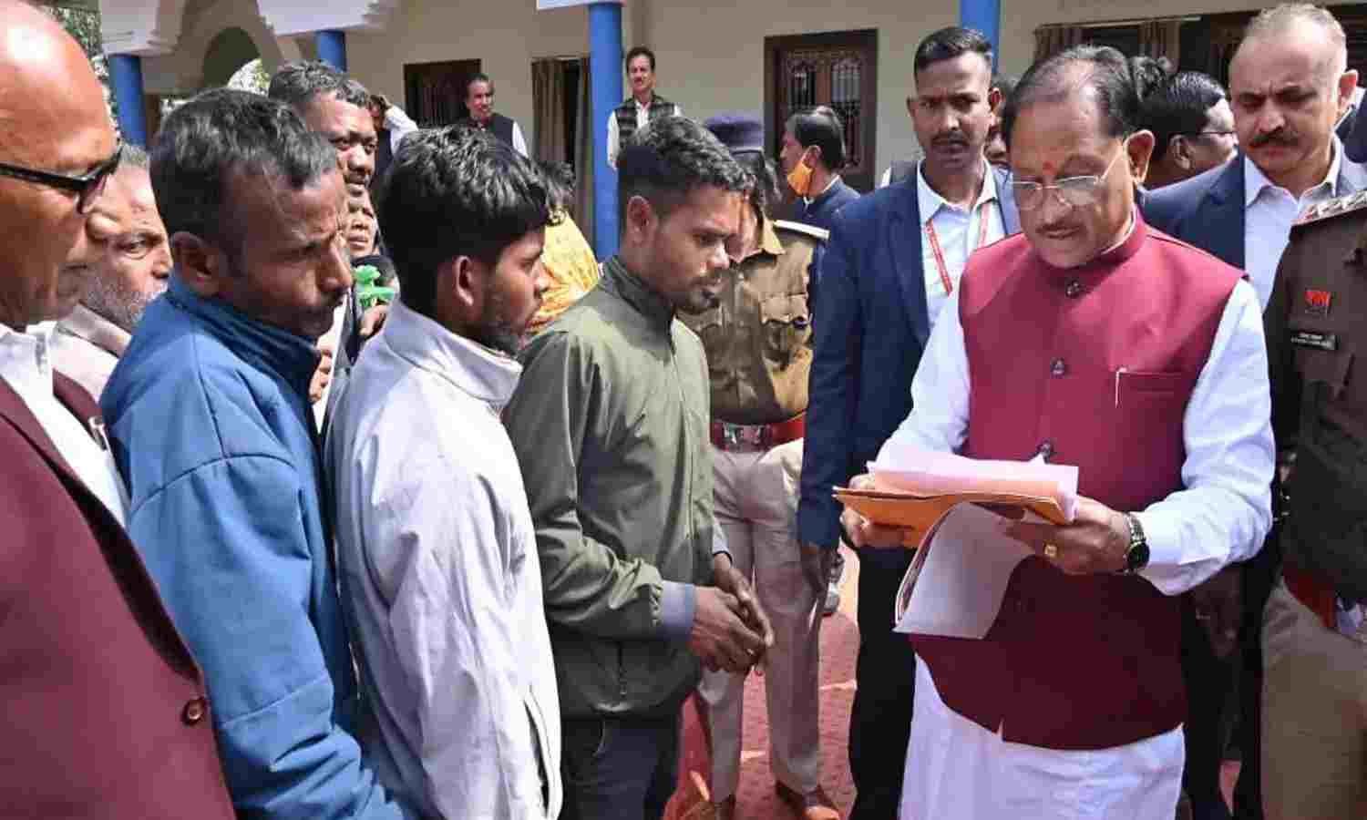 ग्रामीणों से सीधे संवाद: सीएम साय ने जनदर्शन में समस्याओं के त्वरित निस्तारण के दिए आदेश