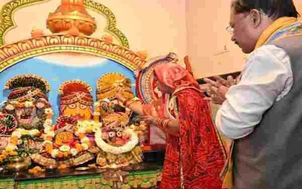 जन्मदिवस पर मुख्यमंत्री विष्णुदेव साय ने श्री जगन्नाथ मंदिर में पूजा-अर्चना कर प्रदेशवासियों के सुख-समृद्धि की कामना की
