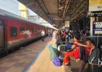 होली पर घर जाना हुआ आसान: छत्तीसगढ़ से बिहार और दक्षिण भारत के लिए 15 विशेष ट्रेनें, यात्रियों को मिलेगी कंफर्म बर्थ