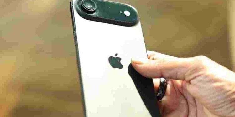 इस महीने Apple करेगा बड़ा धमाका, लॉन्च होगा सस्ता iPhone, फीचर्स मिलेंगे लाख रुपये वाले