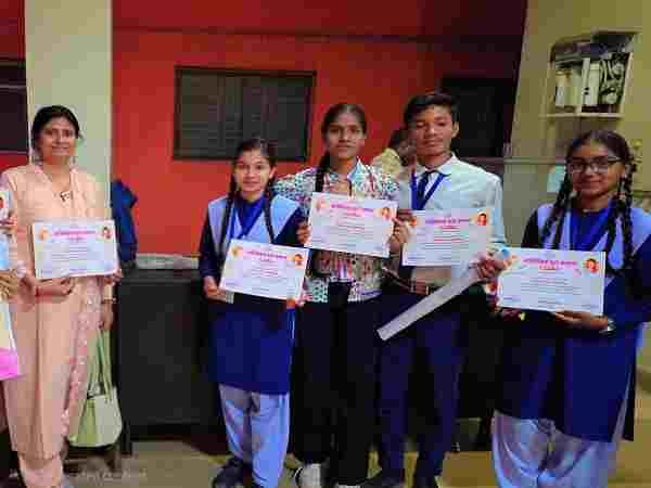 राज्य स्तरीय प्रतियोगिता में बोरिया कला स्कूल की वंशिका प्रथम, ऋषव तृतीय