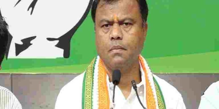 दीपक बैज का सरकार पर सीधा हमला: “लक्ष्य से कम खरीदी, फिर भी सरकार मना रही है जश्न!”