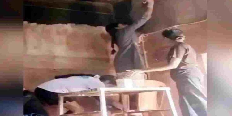 CG NEWS: आदिवासी कन्या छात्रावास में छात्राओं से कराई गई रंगाई-पुताई, जांच के आदेश