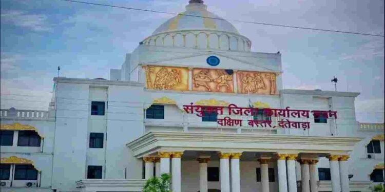 CG NEWS: देशी चिकन की जगह बायलर, दंतेवाड़ा में अधिकारी-शिक्षक झगड़ा