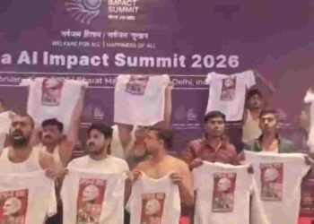AI समिट में यूथ कांग्रेस का हंगामा, टी-शर्ट उतारक ट्रेड डील के खिलाफ किया प्रदर्शन