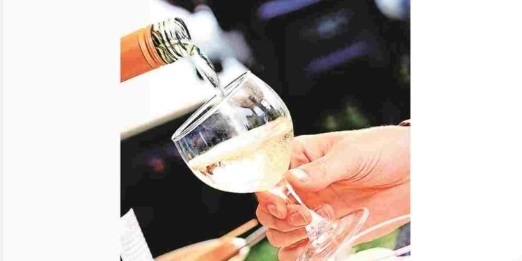 CG NEWS- रेस्टोरेंट में अब केवल हाई-ग्रेड परोसी जाएगी शराब, 1 अप्रैल से लागू होगी नई आबकारी पॉलिसी