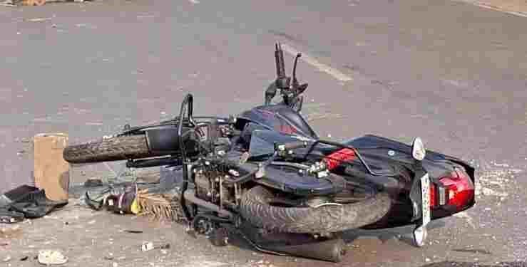 CG NEWS: दो बाइकों की आमने-सामने भिड़ंत, दो युवकों की मौत, तीन गंभीर घायल