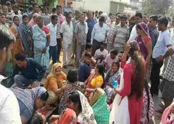 CG Teacher Death: ड्यूटी पर जा रहे शिक्षक की सड़क हादसे में मौत, तेज रफ्तार वाहन की टक्कर से मौके पर तोड़ा दम