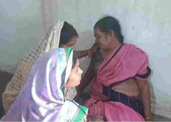 CG NEWS: वीडियो कॉल पर प्रेमी के सामने 12वीं की छात्रा ने लगाई फांसी, इलाके में सनसनी