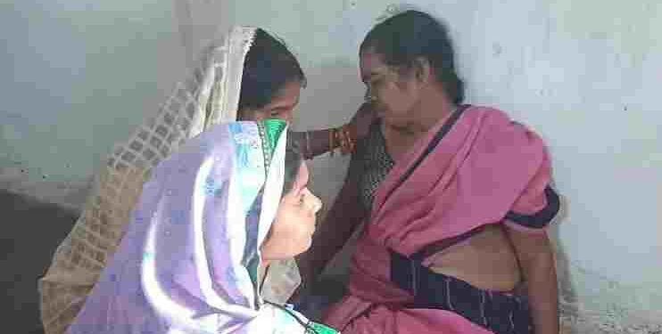 CG NEWS: वीडियो कॉल पर प्रेमी के सामने 12वीं की छात्रा ने लगाई फांसी, इलाके में सनसनी