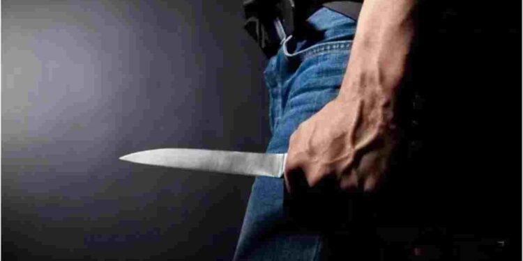 CG NEWS: सिरफिरे आशिक ने नाबालिग के घर घुसकर लहराया चाकू, मां-बेटी को दी जान से मारने की धमकी