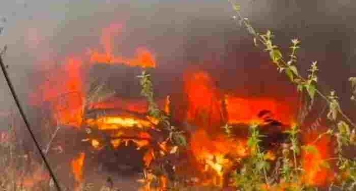 कोरबा: मेडिकल कॉलेज के पीछे कबाड़ वाहनों में आग, छह गाड़ियां जलकर खाक