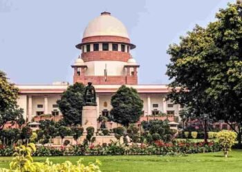 सुप्रीम कोर्ट में फालतू PIL पर CJI सख्त, बोले- “आधी रात को याचिका लिखते हो क्या?”