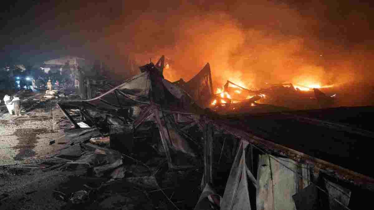 400 लोगों की मौत, 250 घायल, अस्पताल में हवाई हमले से मचा कोहराम