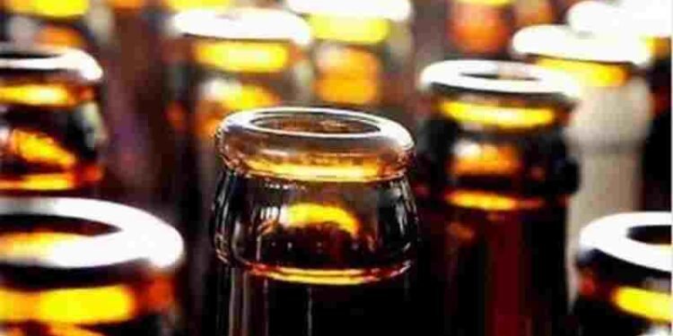 युद्ध का असल आपके पैग में भी, महंगी हो सकती है बीयर, कंपनियों की कीमतों में 15 फीसदी बढ़ोतरी की मांग