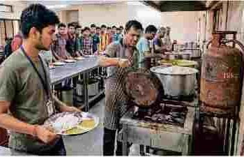 CG NEWS- सरकारी कैंटीन में रोटी बंद, केवल चावल पर जोर