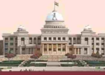 छत्तीसगढ़ विधानसभा में हंगामा: गंगालूर पोर्टा केबिन में छात्राओं के मामले पर उठे सवाल