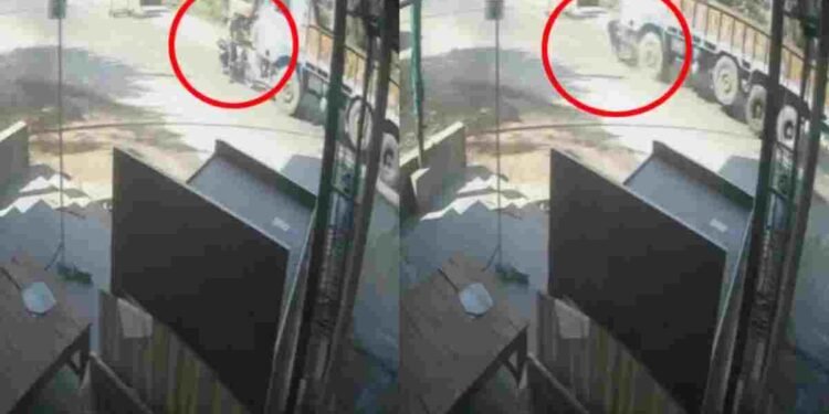 CG NEWS: ट्रक की चपेट में आने से मोपेड चालक की मौत, ग्रामीणों ने किया चक्का जाम