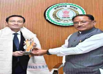 CM विष्णु देव साय से जापान दूतावास के राजनीतिक मामलों के मंत्री आबे नोरिआकि ने की सौजन्य मुलाकात