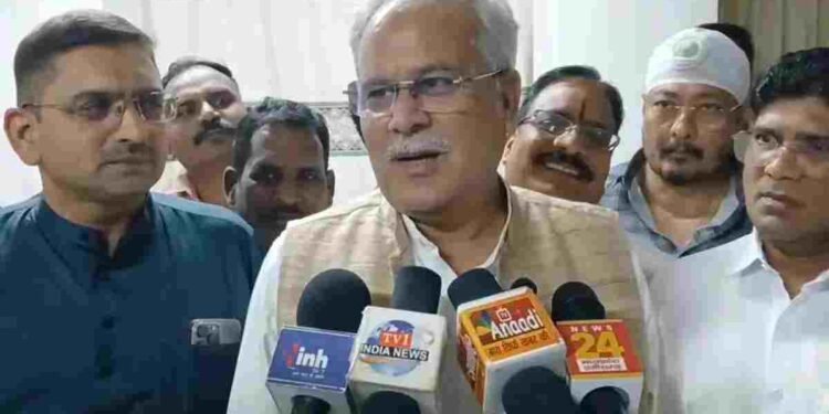 डोंगरगढ़ पहुंचे भूपेश बघेल, मां बमलेश्वरी के दर्शन कर भाजपा पर साधा निशाना