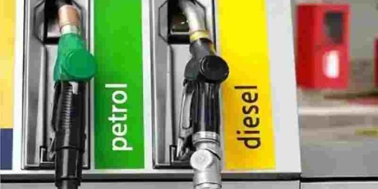 पेट्रोल 5 रुपए और डीजल 3 रुपए महंगा