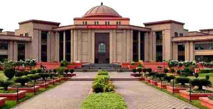 छत्तीसगढ़ हाई कोर्ट का बड़ा फैसला: प्रमोशन मौलिक अधिकार नहीं, CMO नियमों को दी मंजूरी