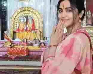 रायपुर में अदा शर्मा का आध्यात्मिक अंदाज: श्रीराम मंदिर में किया भजन, फैंस की लगी भीड़, VIDEO