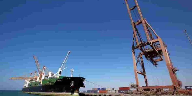 ओमान तट के पास ऑयल टैंकर पर बहुत बड़ा हमला, एक भारतीय की मौत