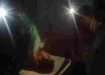 टॉर्च की रोशनी में हुआ मरीज का इलाज, वीडियो वायरल होने पर CMO ने दिए जांच के आदेश