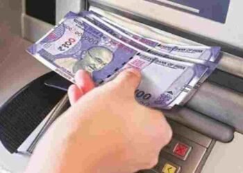 1 अप्रैल से ATM से पैसे निकालना होगा महंगा, बदल रहे ये बड़े नियम